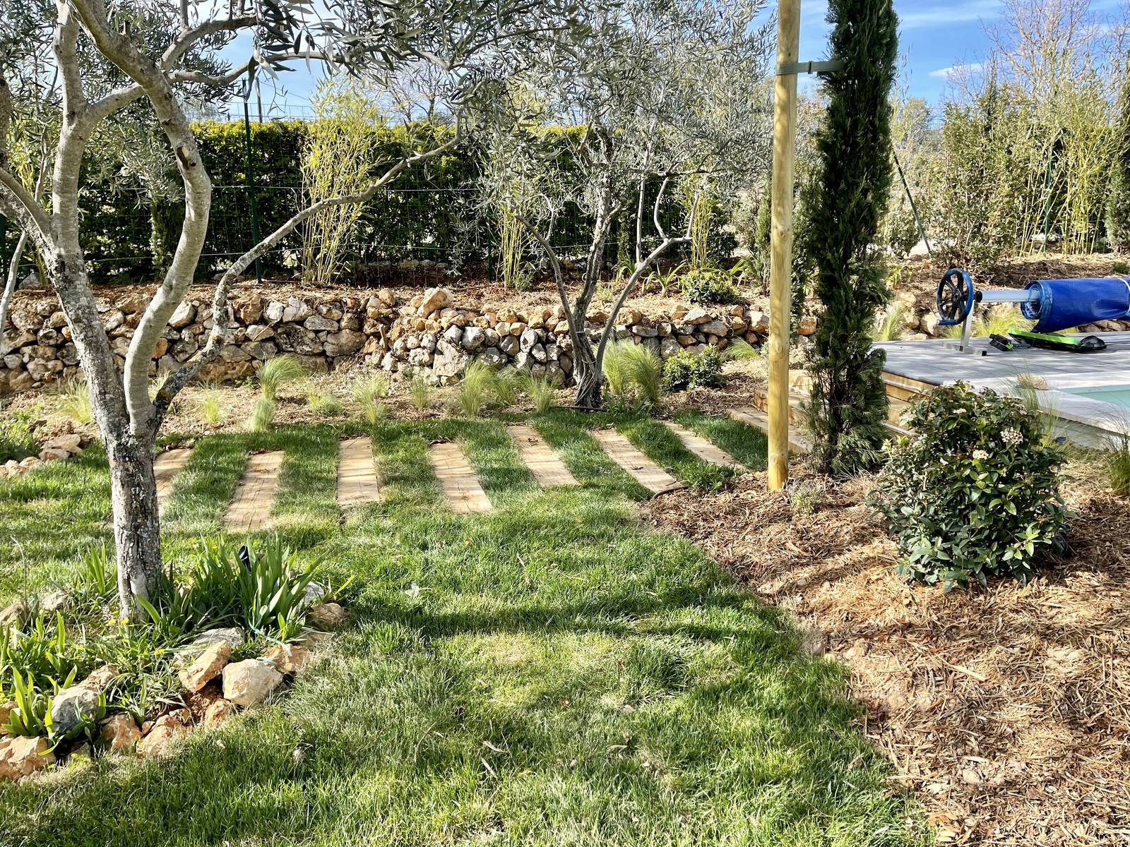 Métamorphose d’un jardin dans un mas à Rians, dans le Var