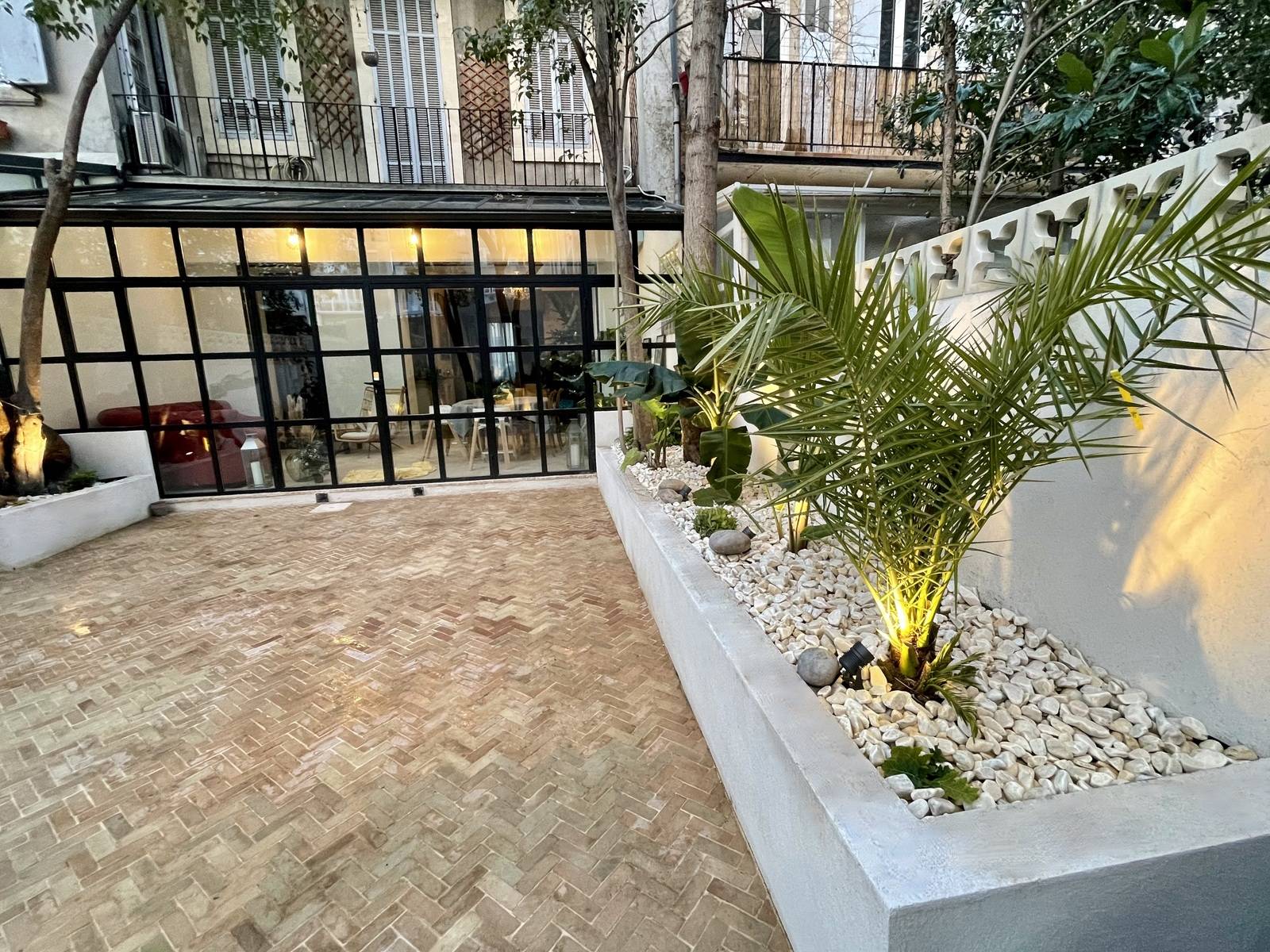 Installation de spot led sur piquets pour exterieur