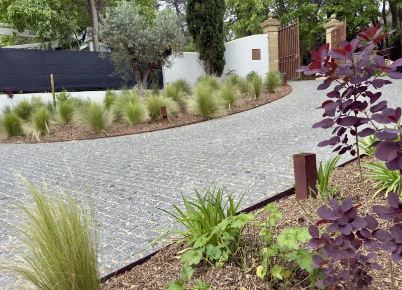 Aménagement paysager haut de gamme à Aix-en-Provence dans les Bouches-du-Rhône (13)