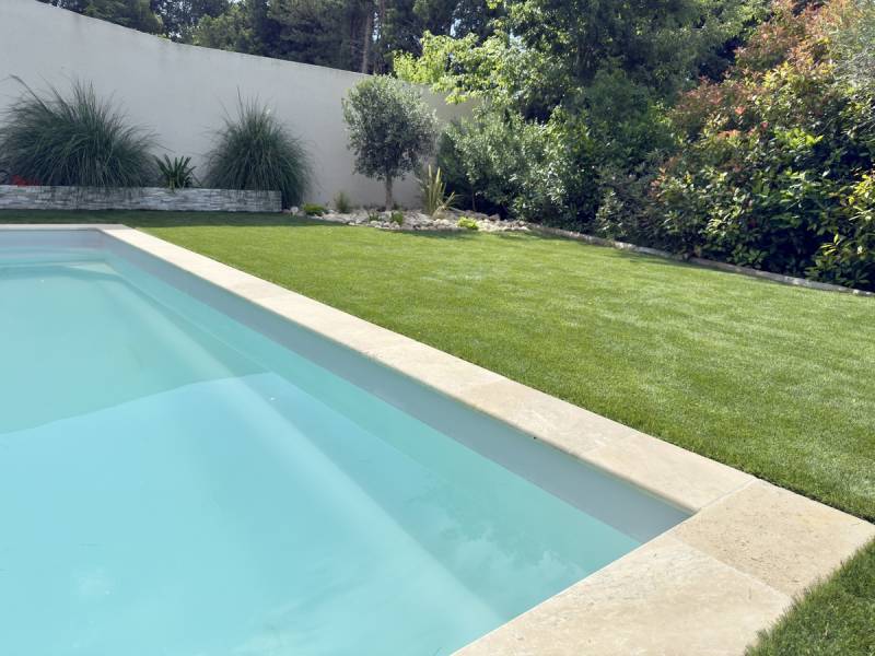 pose de gazon synthétique