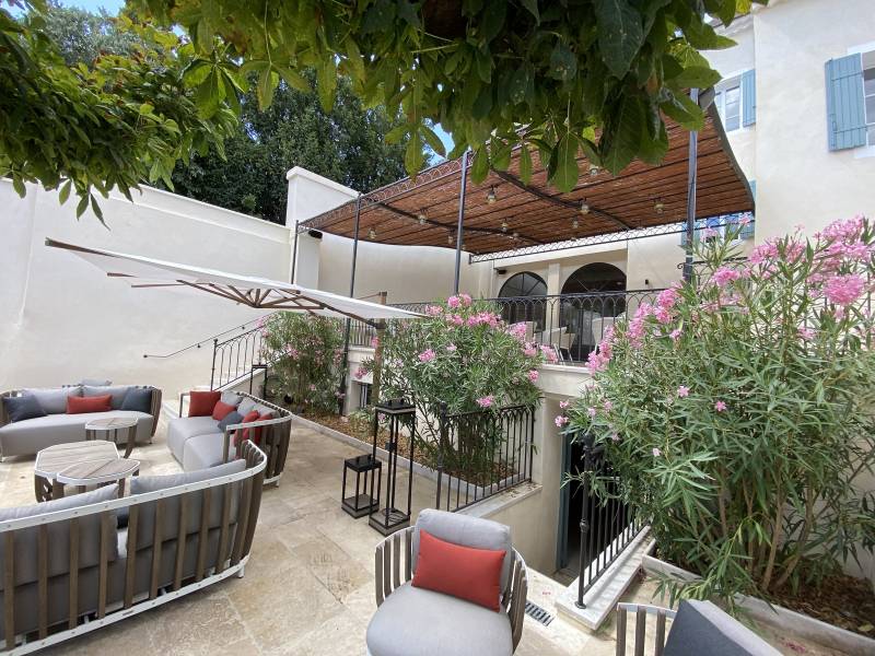 Installation de pergolas à Avignon pour restaurant