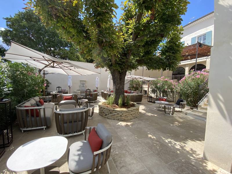 Pergolas et brise vue pour terrasse de restaurant à Avignon