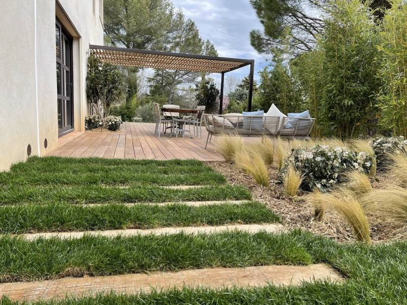 création pas en bois avec traverse