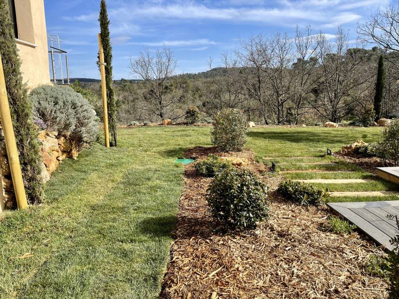 Entretien extérieur avec piscine à Rians dans le Var
