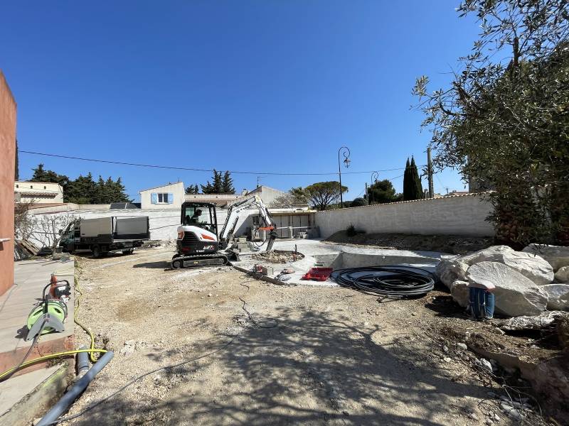 Création et aménagement d'un jardin paysager autour d'un bassin/piscine naturelle