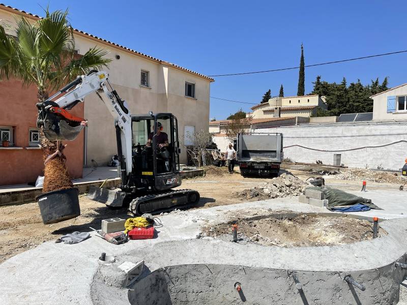 Création et aménagement d'un jardin paysager autour d'un bassin/piscine naturelle