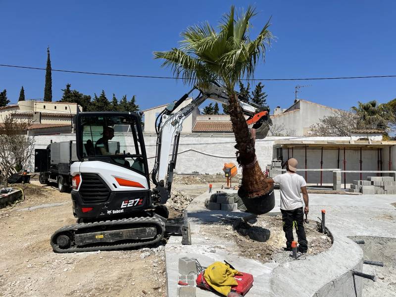 Création et aménagement d'un jardin paysager autour d'un bassin/piscine naturelle