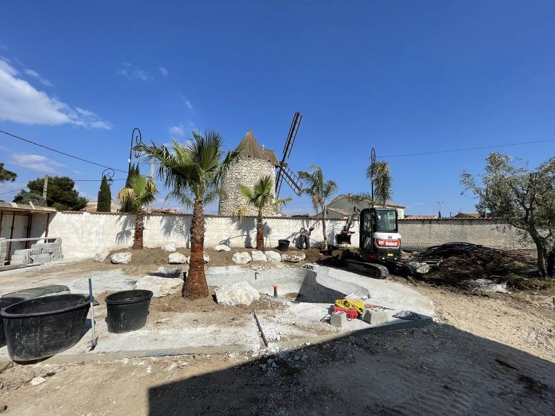 Création et aménagement d'un jardin paysager autour d'un bassin/piscine naturelle