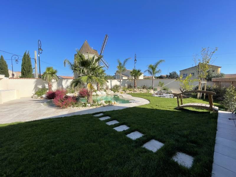 Création et aménagement d'un jardin paysager autour d'un bassin/piscine naturelle