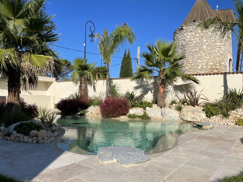 Création et aménagement d'un jardin paysager autour d'un bassin/piscine naturelle